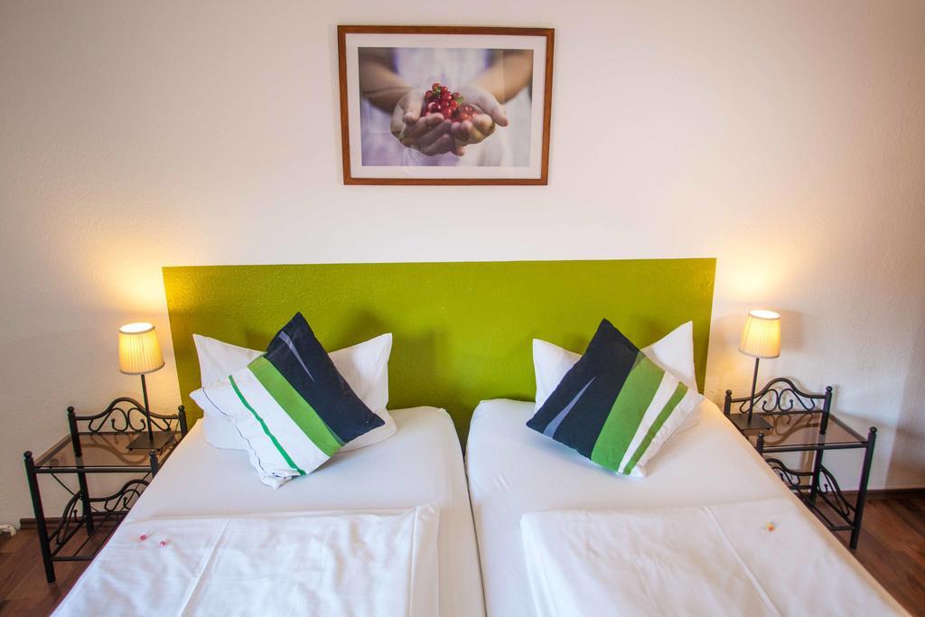 לאנגלסהיים Hotel Im Tannengrund חדר תמונה
