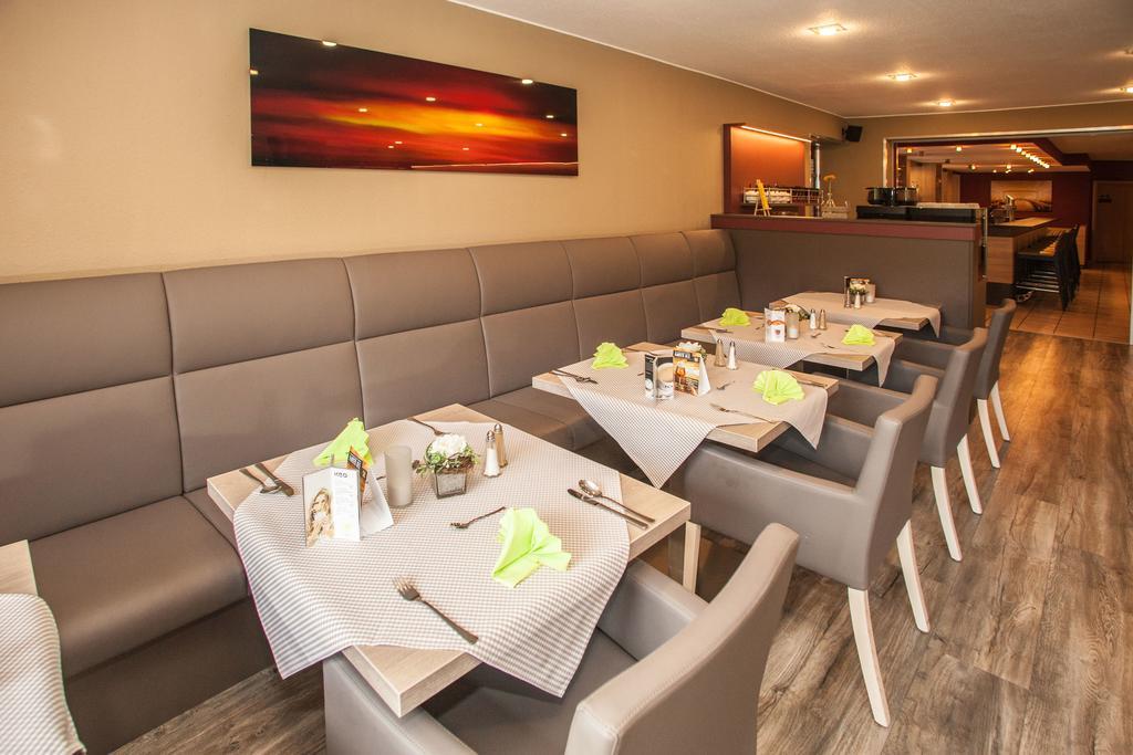 לאנגלסהיים Hotel Im Tannengrund מראה חיצוני תמונה