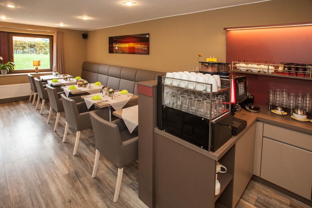 לאנגלסהיים Hotel Im Tannengrund מראה חיצוני תמונה